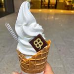 ワッフルコーンのミルクソフトクリーム