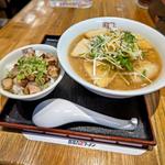 みぞれラーメン＋ミニねぎ塩炙り焼豚ご飯(喜多方ラーメン 坂内 石川町店)