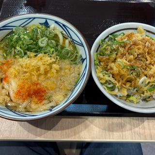 かけうどんと無料天かす、ネギの天丼(丸亀製麺イオンモール岡崎)