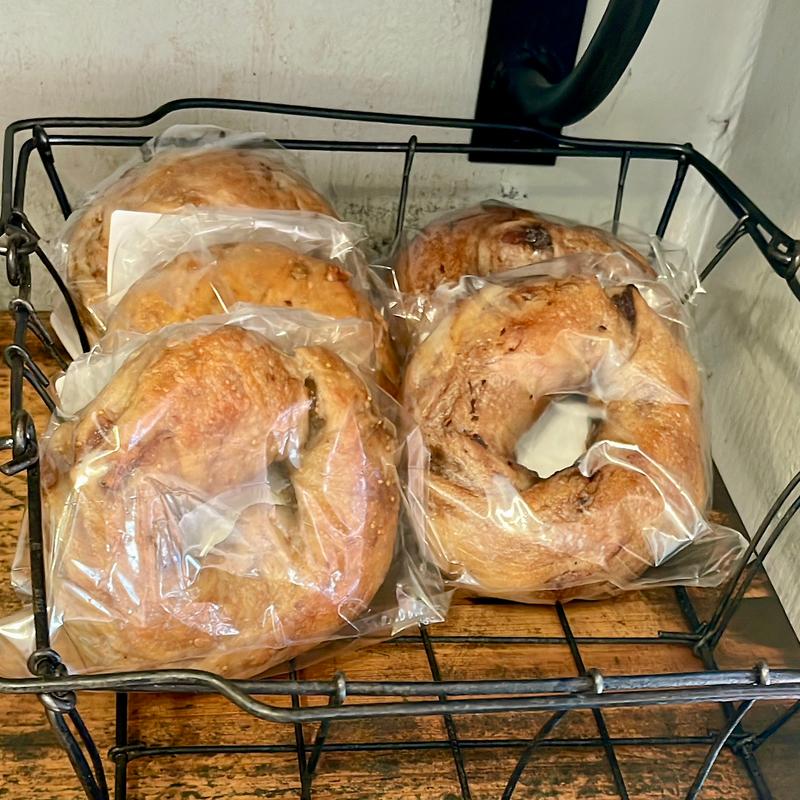 いちじくクルミ＆シナモンレーズン(HIGU BAGEL&CAFE)