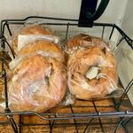 いちじくクルミ＆シナモンレーズン(HIGU BAGEL&CAFE)