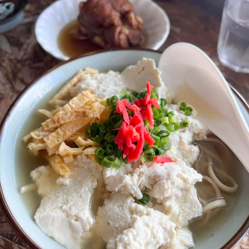 ゆし豆腐そば ゆで麺 てびち(謝苅そば （じゃーがるそば）)