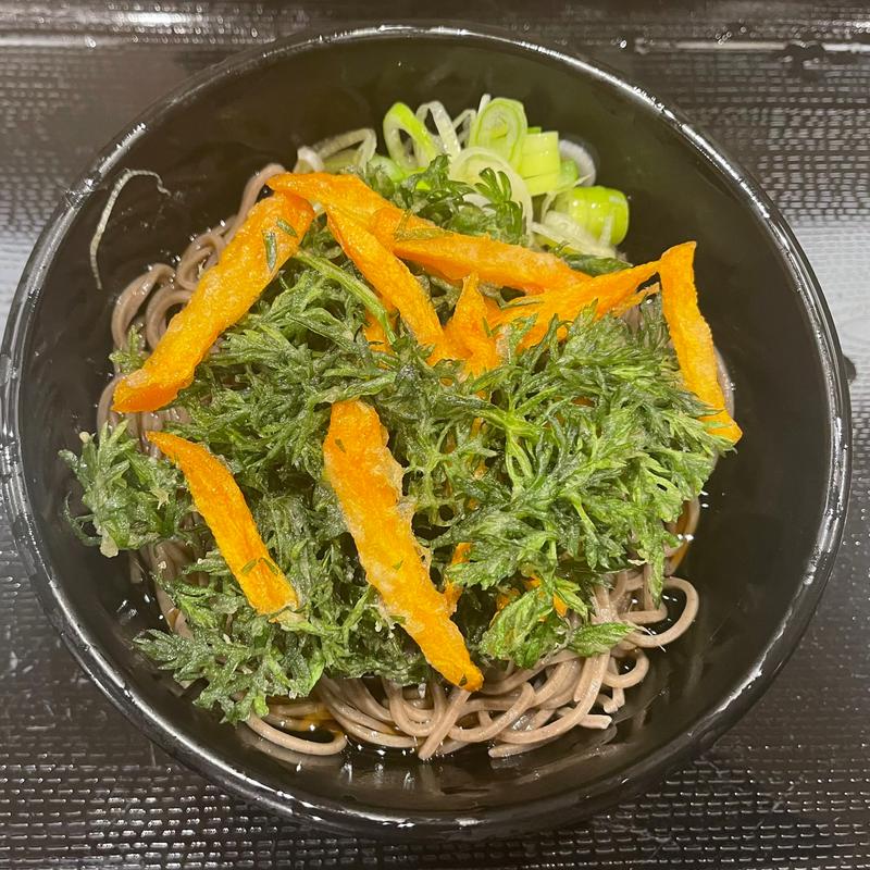 葉付き人参のかき揚げそば(よもだそば 名古屋うまいもん通り広小路口店)