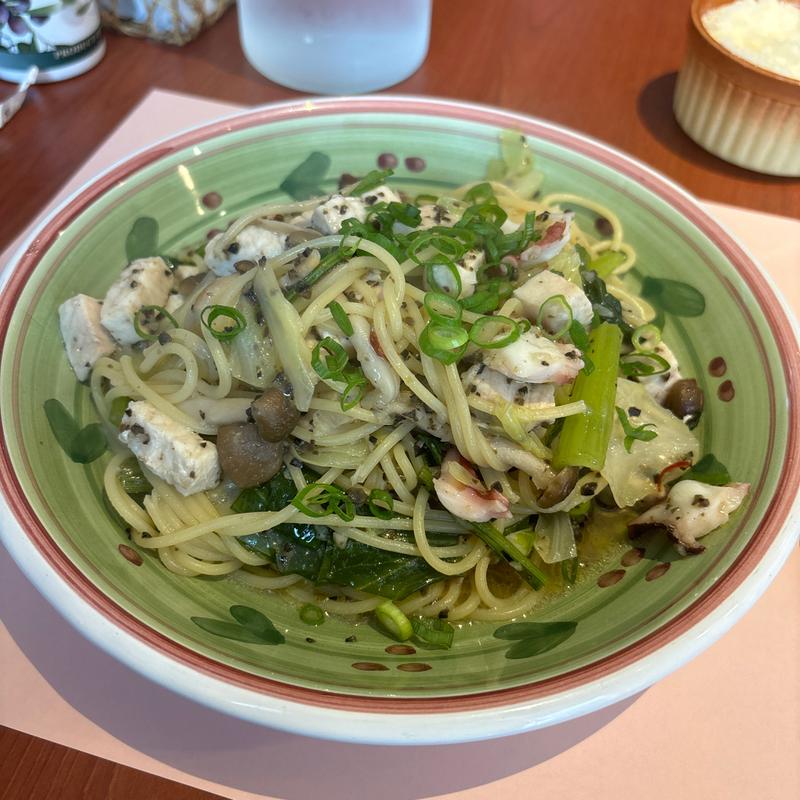 メカジキとタコのアンチョビ黒オリーブソーススパゲッティ(タベルナ・パパ )