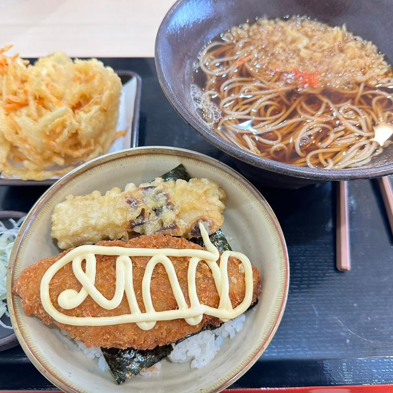 ミニ白身のり弁セットの溫そばに単品野菜かき揚げ(ゆで太郎 もつ次郎 壬生店)