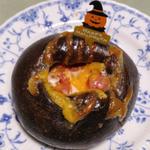 黒のトマトミートチーズパン