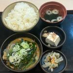 ニラにんにくもつ煮定食