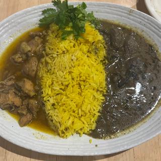 ラムとクロカワのムグライカレーとチキンカレー(スパイスバー コザブロ)