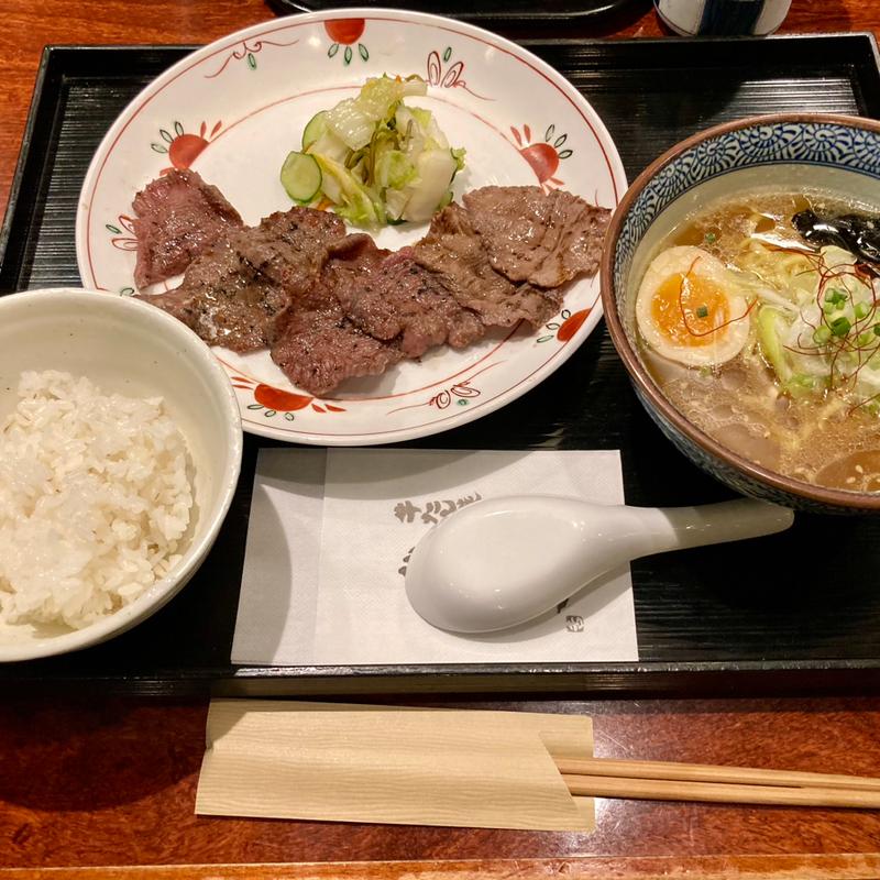 牛タン焼きとハーフラーメンセット(牛たん焼き仙台辺見新横浜店)