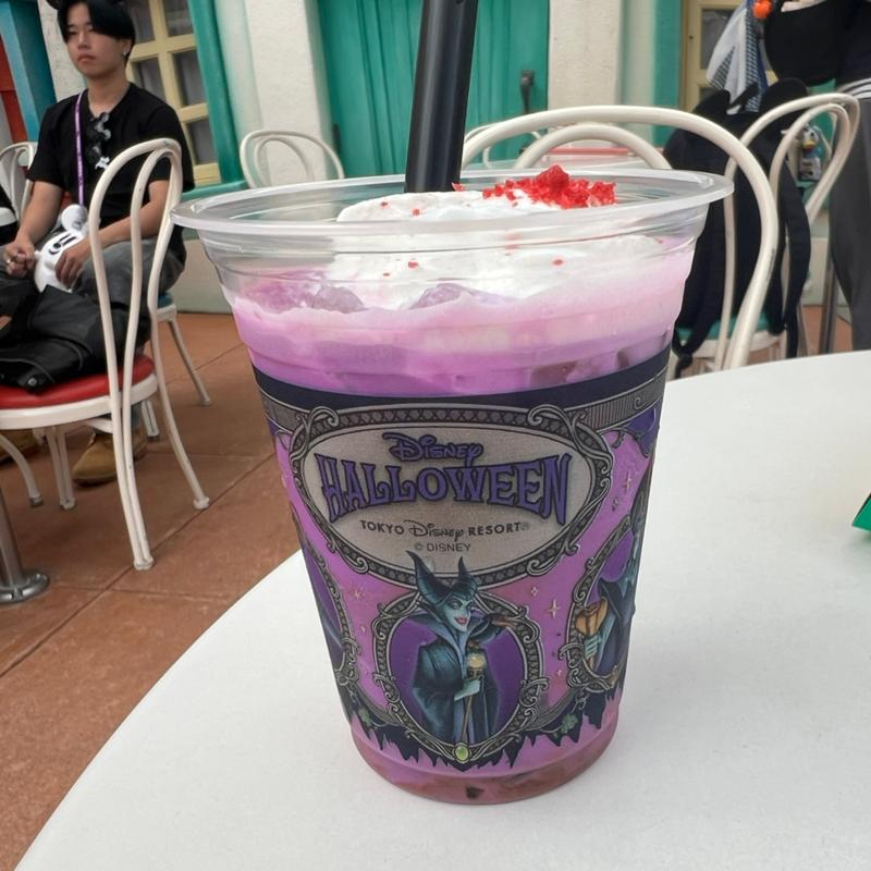 スペシャルドリンク(紫イモ、ミルク、コーヒーゼリー)(ヒューイ・デューイ・ルーイのグッドタイムカフェ)