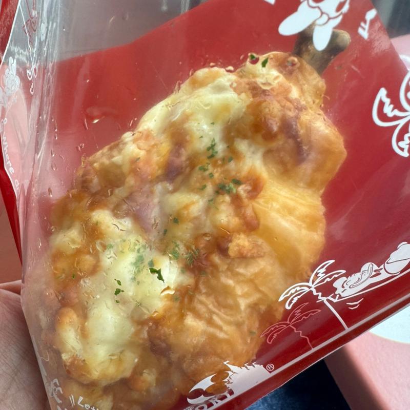 骨付きソーセージのチーズクロワッサン(スウィートハート・カフェ （Sweetheart Cafe）)