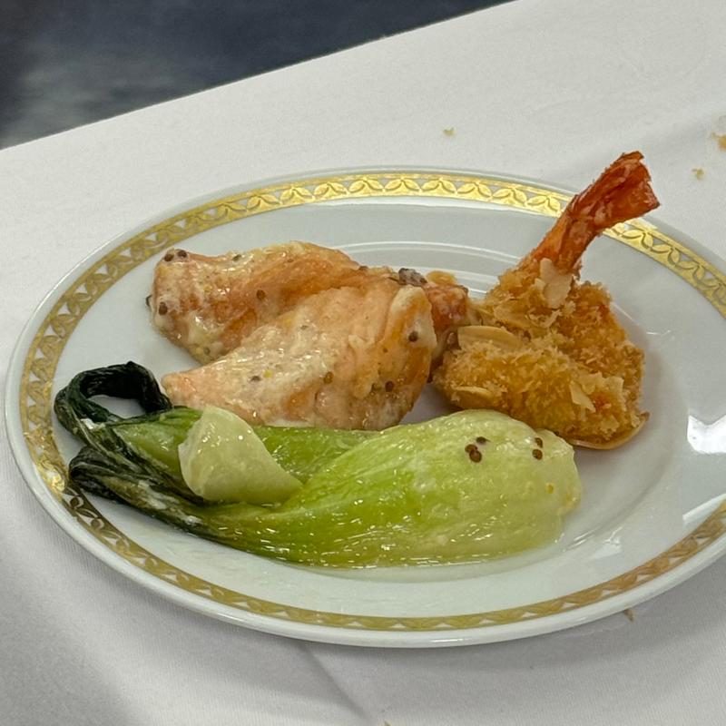 サーモンのムニエル、海老フライ(名商グリル )