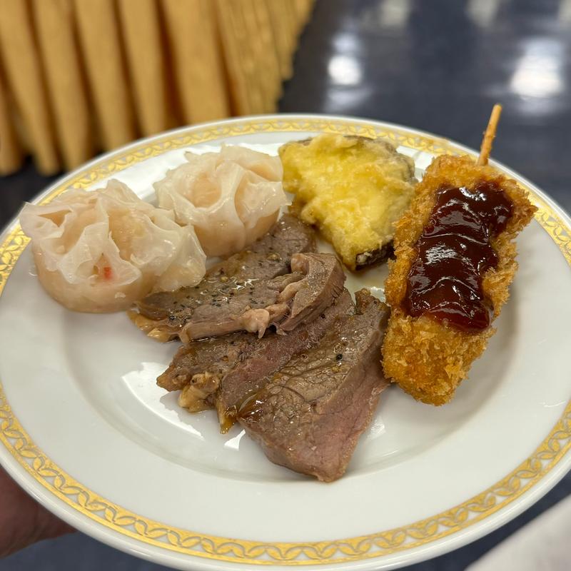 ステーキ、串カツ、海老焼売、芋の天ぷら(名商グリル )