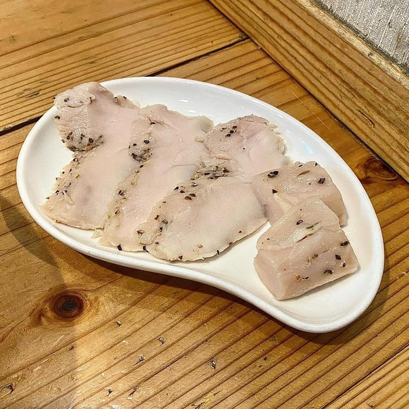 伊勢赤どりの鶏チャーシュー(極麺 青二犀 （ゴクメン アオニサイ）)