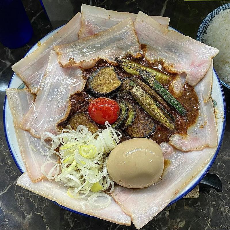 野菜カリーチャーシュー麺 大 味噌味玉(群青 )