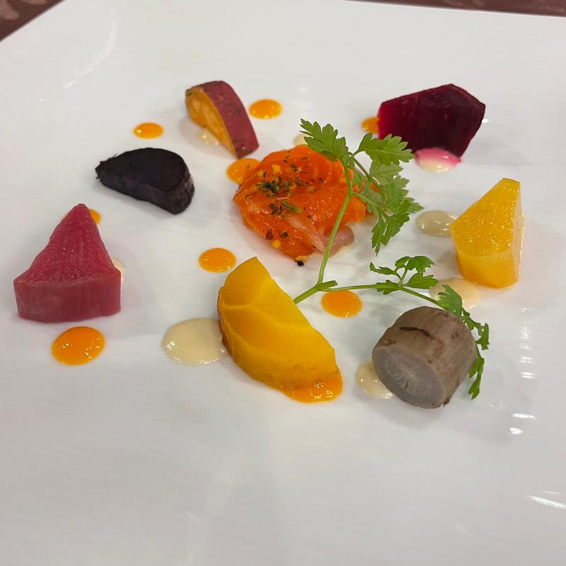 山梨県産甲州ワイン鱒のマリネ、彩り野菜のガルグイユ(1000Mのおもてなし 八ヶ岳ホテル風か)