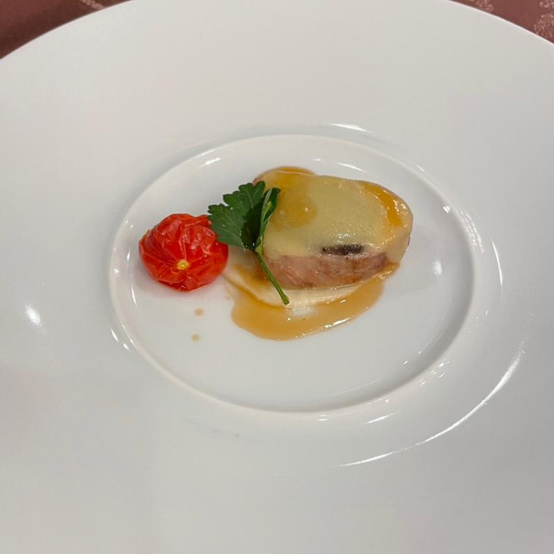 国産豚ヒレ肉のロースト シャンピニオンのディクセル エメンタールのグラチネ(1000Mのおもてなし 八ヶ岳ホテル風か)