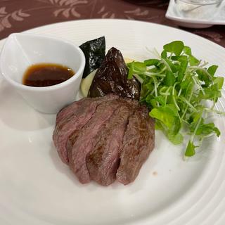 A-5黒毛和牛モモ肉のブランチャ 季節温野菜とジャガイモのピューレ 大根おろしポン酢ソース ゲランドの塩 わさび(1000Mのおもてなし 八ヶ岳ホテル風か)