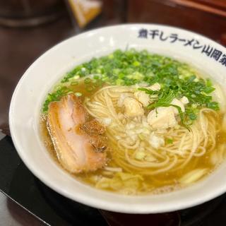 ふぐ出汁と煮干しの塩ラーメン(極煮干し本舗 狸小路4丁目店)