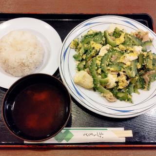 ゴーヤちゃんぷる(赤だし、ライス付)(軽食の店　ルビー （けいしょくのみせ・るびー）)