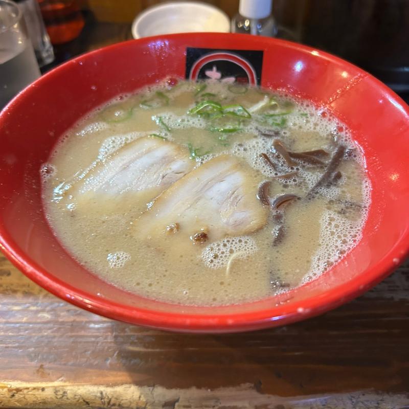 ラーメン(黒豚とんこつラーメン まるしん)