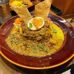 あいがけ(初恋チキンカレー、スパイスラムキーマ)