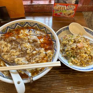 酸辣湯麺 炒飯セット(中国ラーメン揚州商人 アネックスチェックイン新橋店)