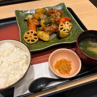 鶏と野菜の黒酢あん定食(大戸屋ごはん処 ベニバナウォーク桶川店)