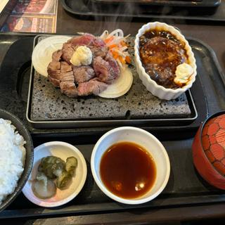 角切りステーキ&デミ煮ハンバーグランチ(石焼ステーキ 贅 小新店 （ゼイ）)