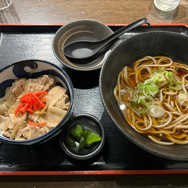 とんどんと蕎麦のセット(蕎麦切り くろ)