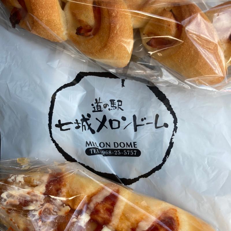 ベーコンエピとウィンナーパン(道の駅七城メロンドーム )