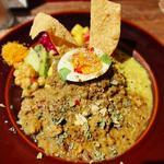あいがけ(初恋チキンカレー、スパイスラムキーマ)(カレーショップ初恋)