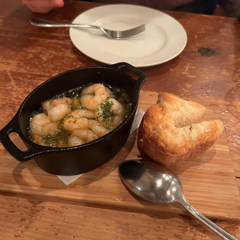 小エビとマッシュルームのアヒージョ(ビストロ ヴェリテ)