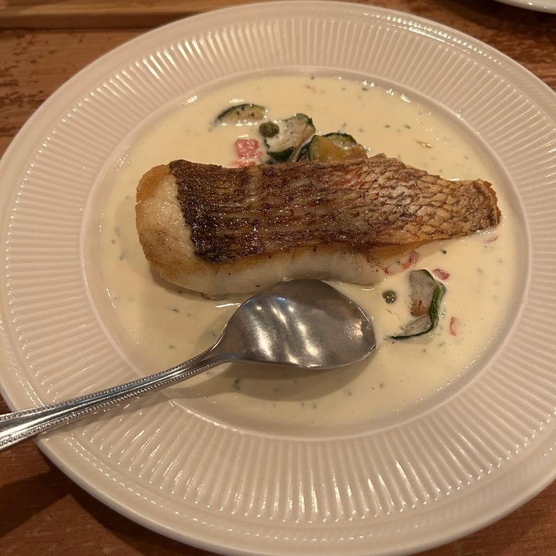 真鯛のソテー　クリームケッパーソース(ビストロ ヴェリテ)