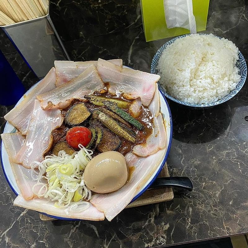 野菜カリーチャーシュー麺 大 味噌味玉 白ごはん 大(群青 )