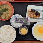 焼き魚の朝定食