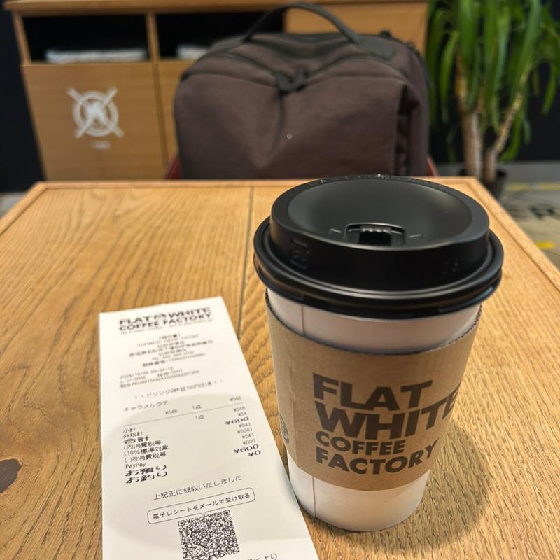 キャラメルラテ(FLAT WHITE COFFEE FACTORY 仙台空港店)