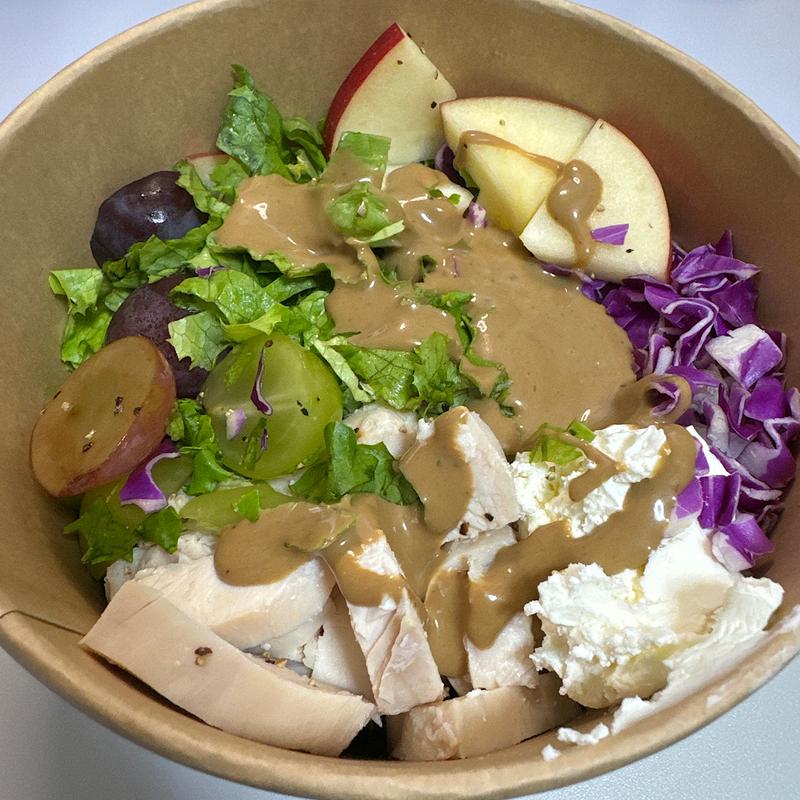 岡山県産マスカット＆ピオーネとクリームチーズのサラダ(WithGreen 渋谷道玄坂通店)