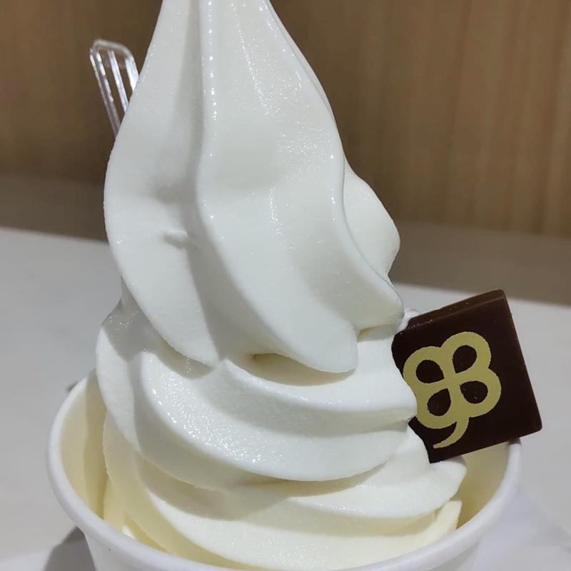 ソフトクリーム(ミルク＆パフェよつ葉ホワイトコージ)