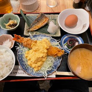 大エビフライとトロ鯖の塩焼き定食(天神橋おさかな食堂)