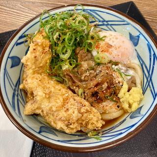 肉玉ぶっかけうどんとかしわ天トッピング