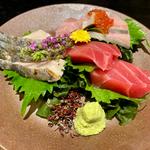 海鮮三種盛り いくらがけ(錦爽鶏と伊勢魚 八八（ぱちぱち） 豊橋駅前店)