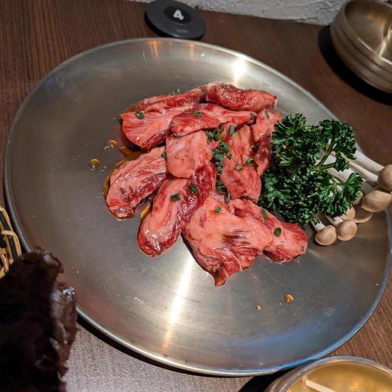 霜降りカルビ(新大久保焼肉 マジャンドン 야키니쿠 마장동 Majang dong)