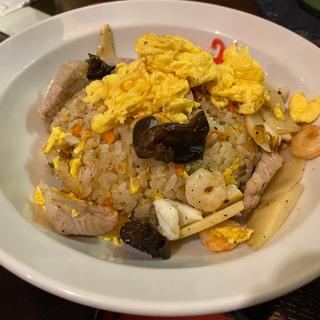 五目炒飯(中華料理 六明閣)