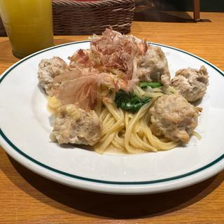 鶏つくねと春菊、鰹節の和風スパゲッティ(oliver)