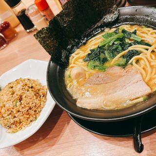 ラーメン半チャーハンセット(麺屋 昴 新大阪店)