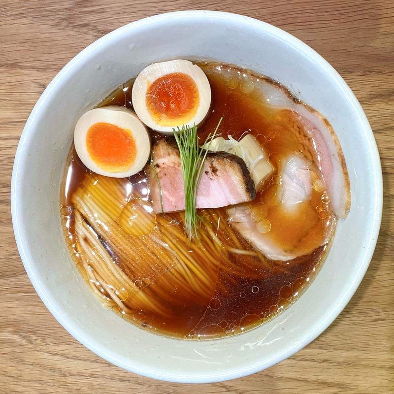 味玉入り香る鶏醤油らぁめん(せいめん 未さく)