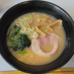 濃厚とんこつ醤油ラーメン(東京科学大学つばめ生協すずかけ台食堂)