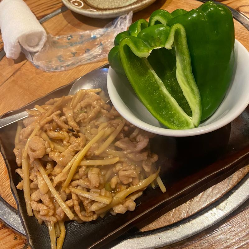 丸ごとピーマンのチンジャオロース (旬鮮たくま)