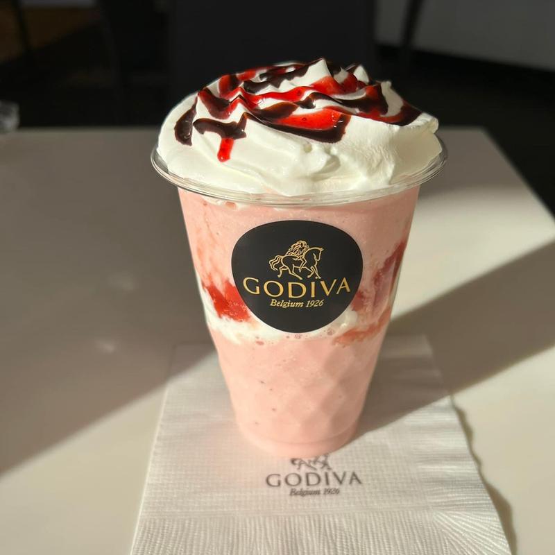 ストロベリーホワイトチョコレートショコリキサー(GODIVA café Ginza(ゴディバカフェ銀座))